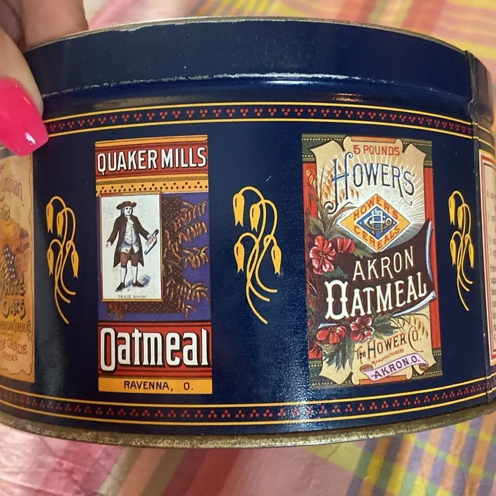 Vintage pure Quaker Oats storage tin